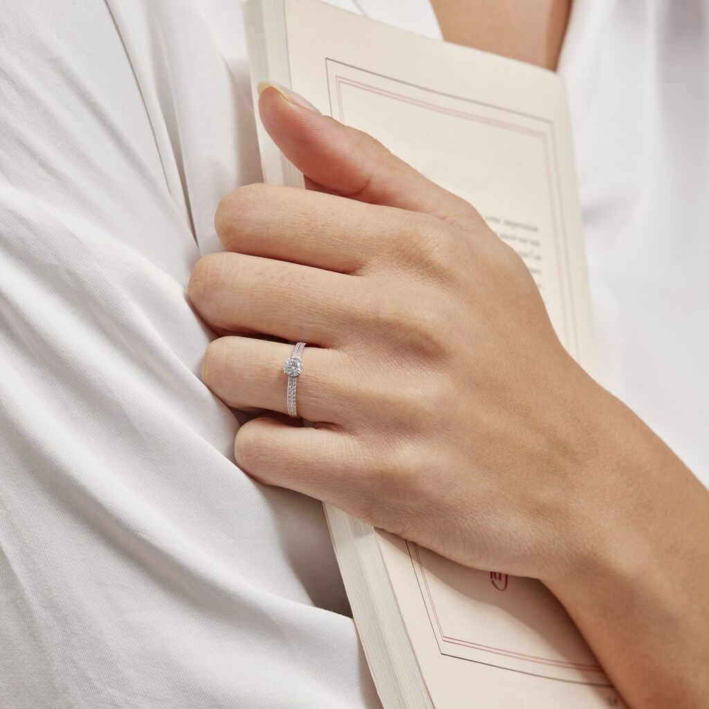 Anillo Amesti en Oro Blanco con Diamante de 0.25 quilates