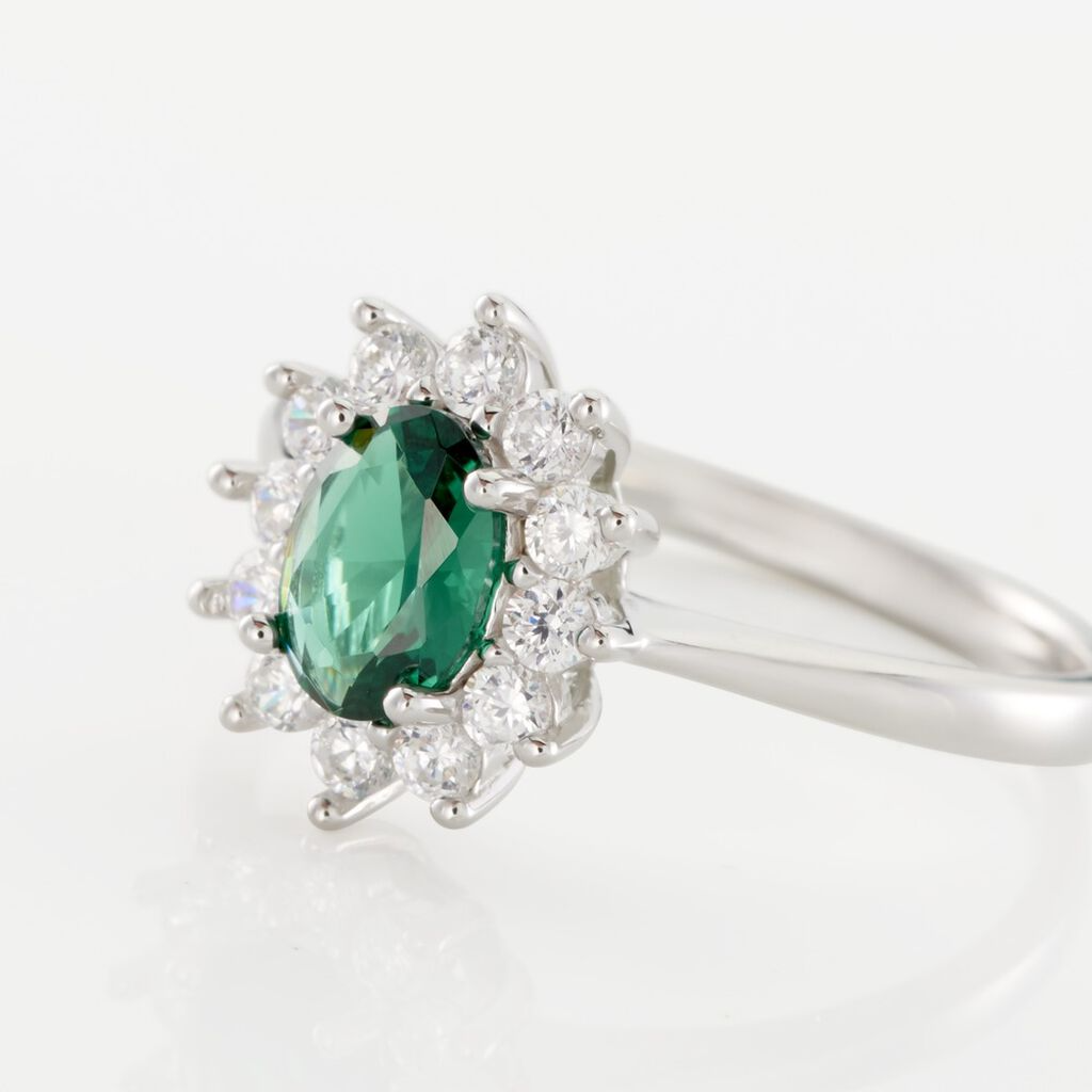 Anillo con Esmeralda Colombiana Ovalada y Diamantes en Oro Blanco