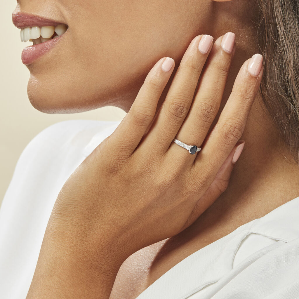 Anillo Santa Bárbara Oro Blanco 18k con Zafiro Azul Ovalado y Diamantes
