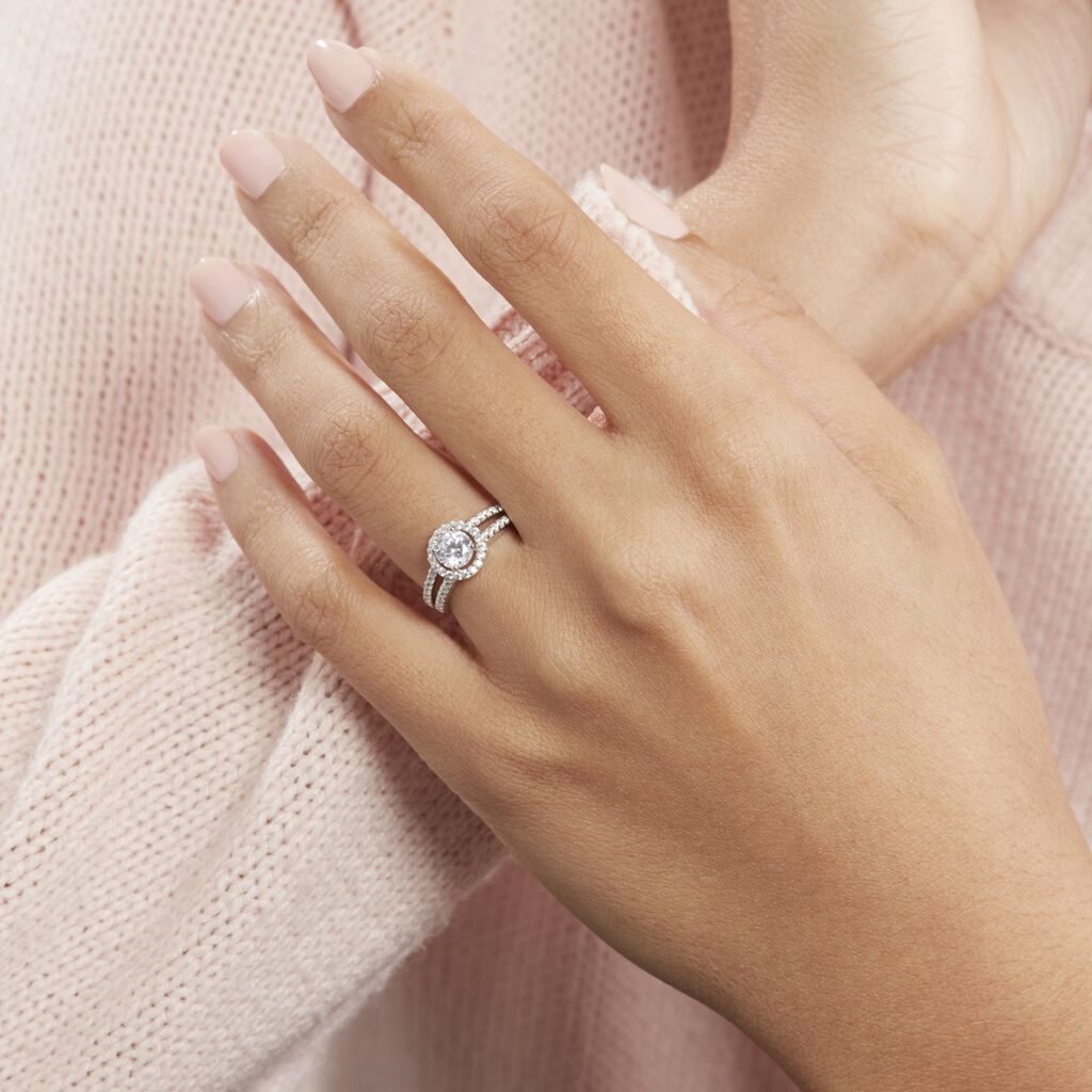 Anillo con Diamante Natural en Oro Blanco 18k y Diseño de Halo