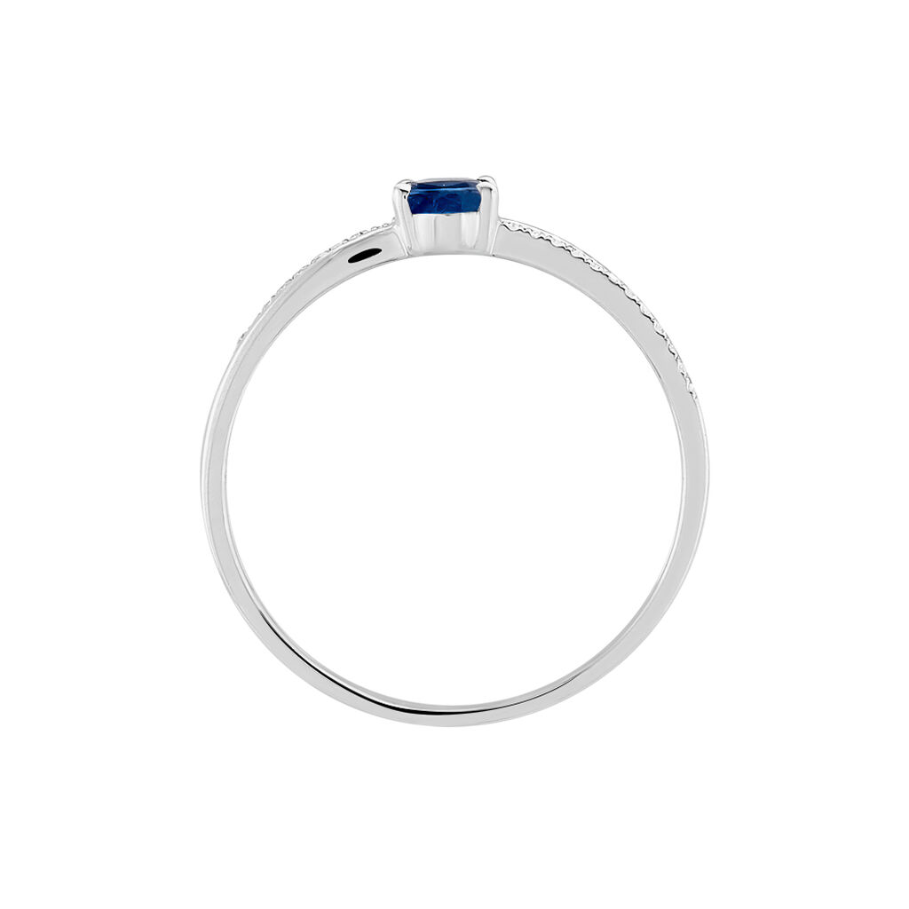 Anillo de Oro Blanco con Zafiro Azul Ovalado y Detalles de Diamantes