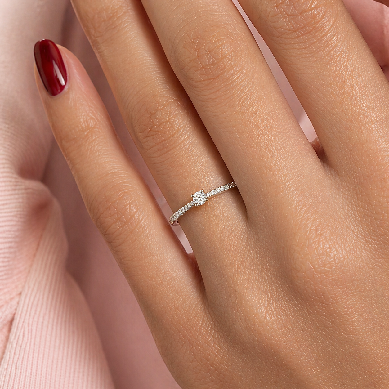 Anillo de diamantes en oro blanco 18k