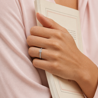 Anillo con diamantes en oro blanco