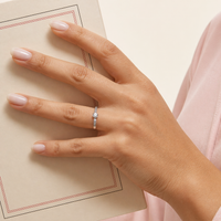 Anillo con diamantes en oro blanco