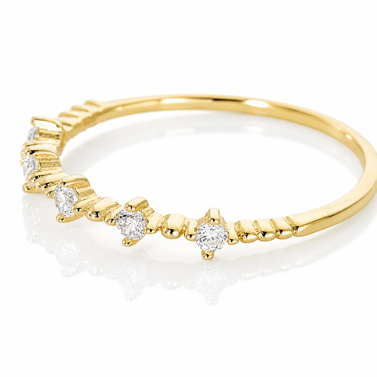 Anillo de Oro Amarillo 18K con 5 Diamantes Redondos – Belfast