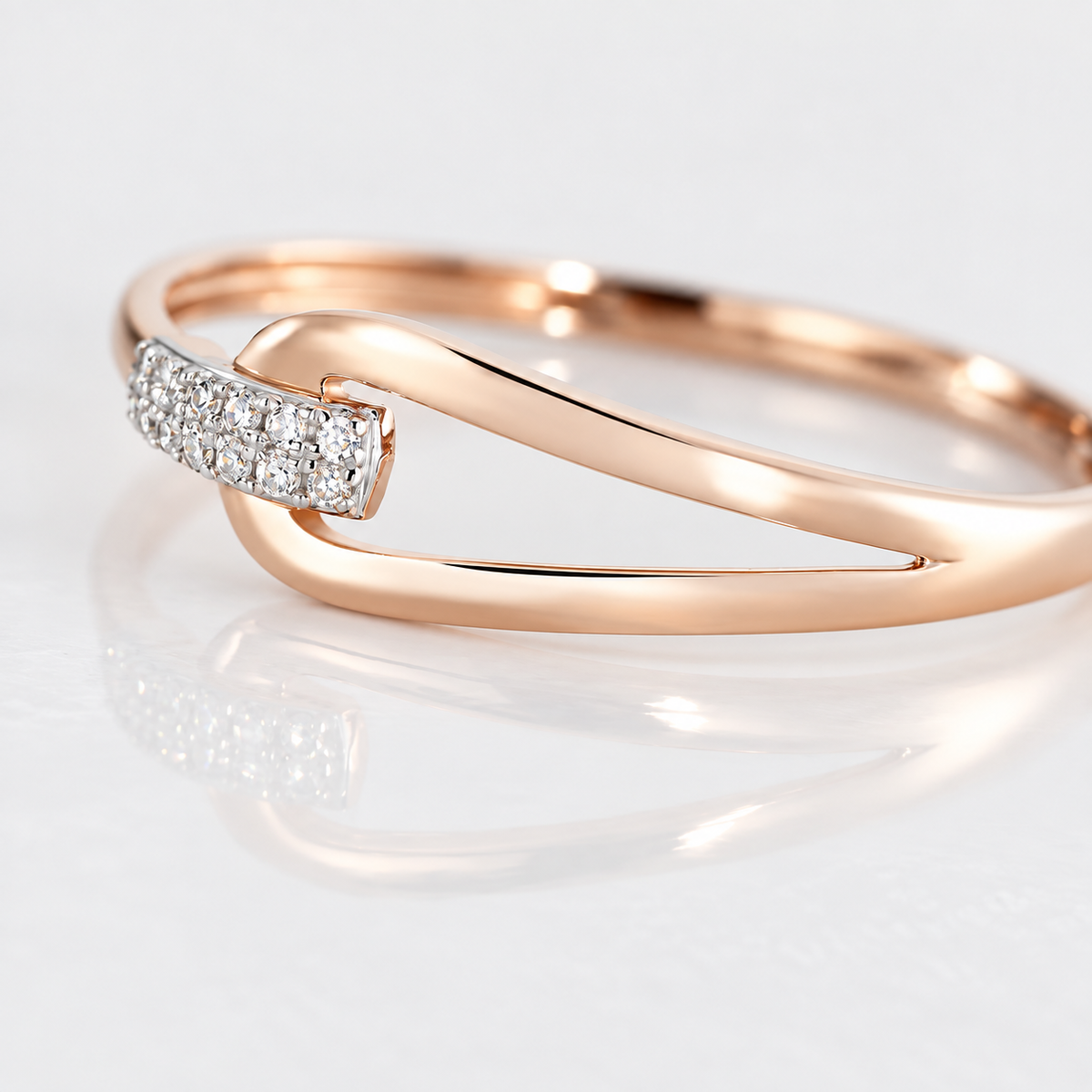 Anillo de oro rosado 18k y diamantes blancos naturales 