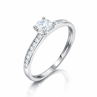 Anillo de compromiso en oro blanco con diamantes 