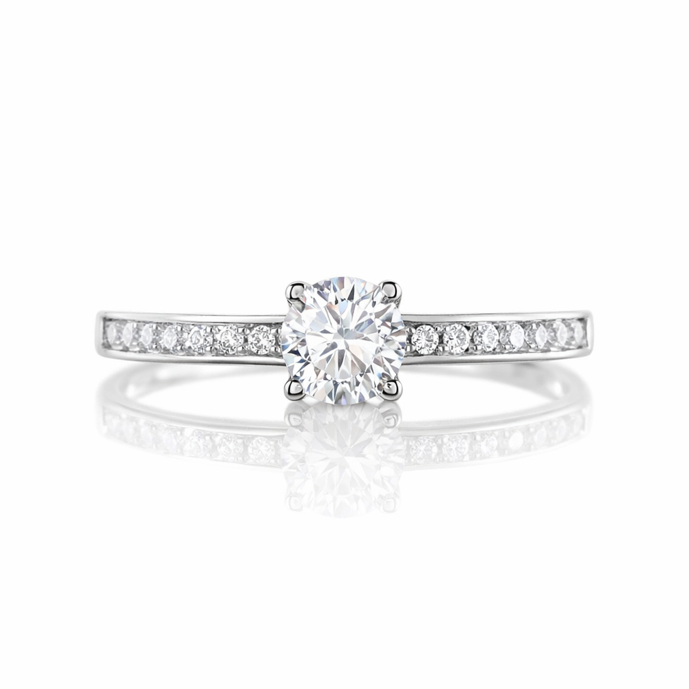 Anillo de compromiso en oro blanco con diamantes 