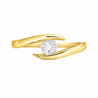 Anillo de oro amarillo diseño cruzado con diamante