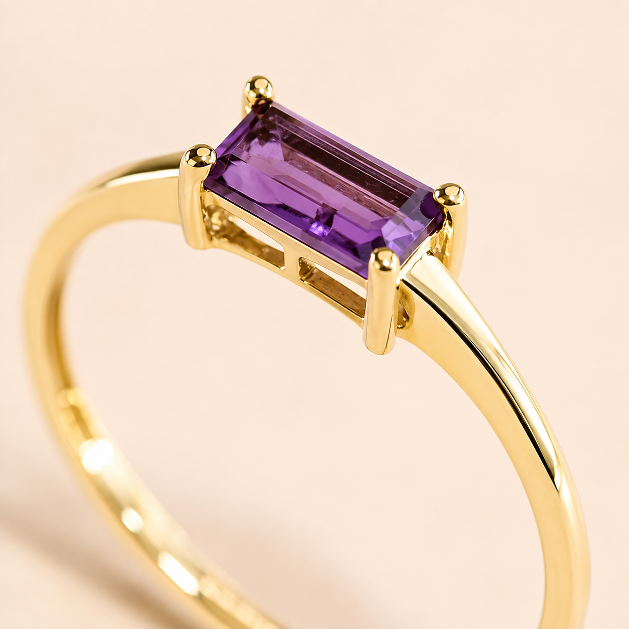 Anillo de amatista natural en oro amarillo 18k