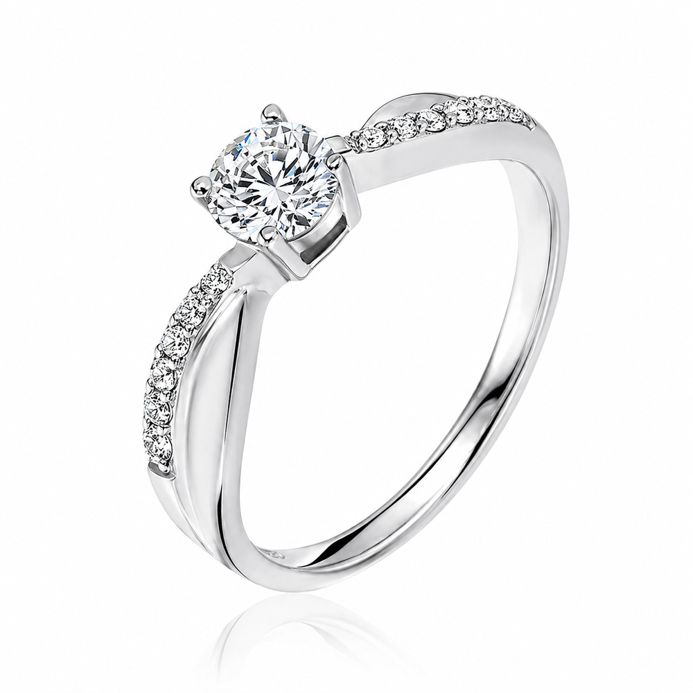 Anillo de compromiso con hombros entrelazados en oro blanco y diamante natural. 