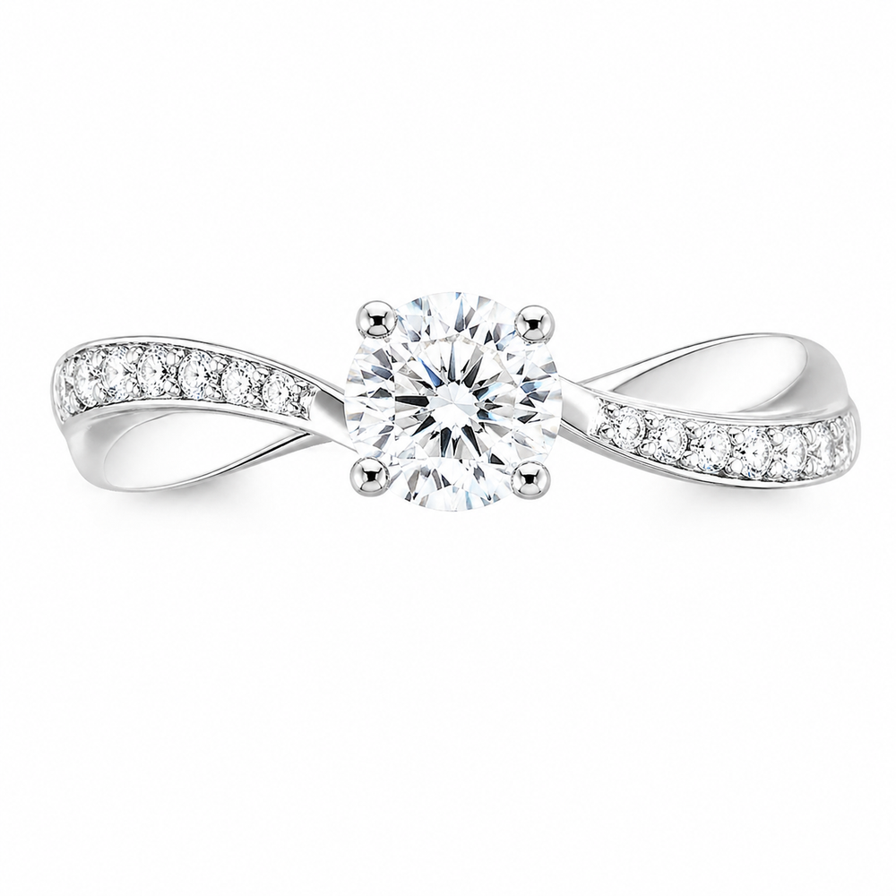 Anillo de compromiso con hombros entrelazados en oro blanco y diamante natural. 