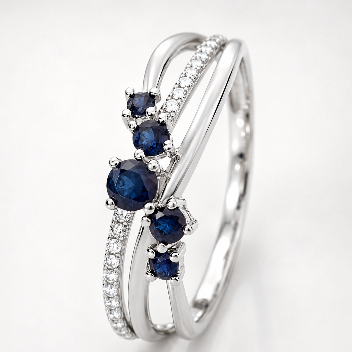 Anillo con zafiros azules y diamantes en oro blanco - Richmond