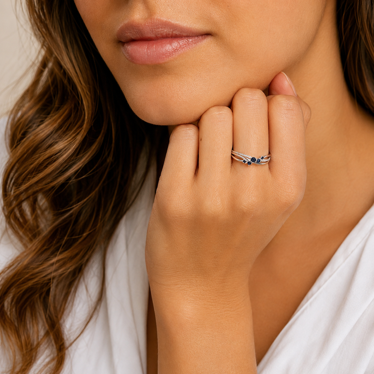 Anillo con zafiros azules y diamantes en oro blanco - Richmond