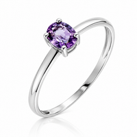 Anillo de oro blanco 18k con amatista natural ovalada. 