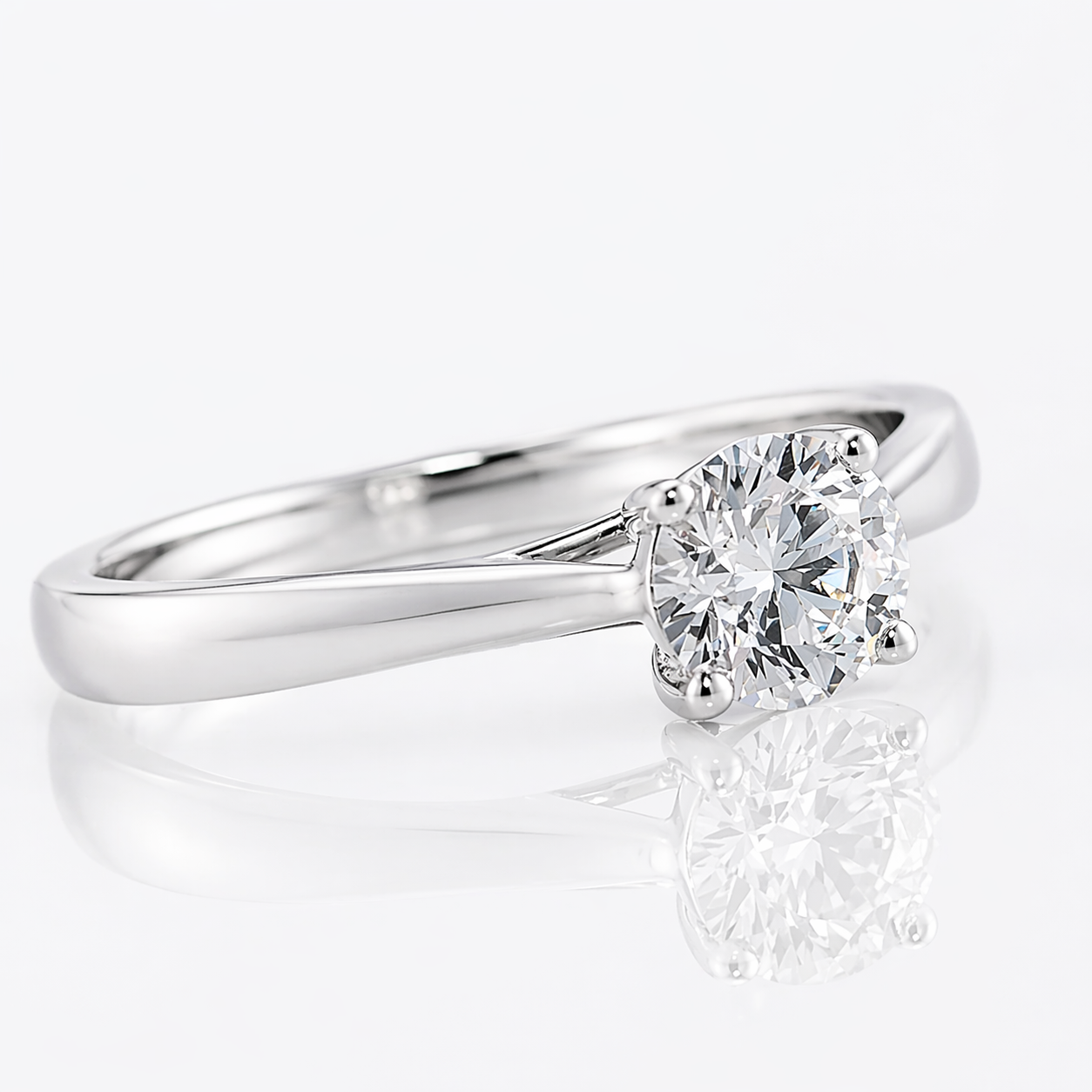 Anillo de diamante en oro blanco
