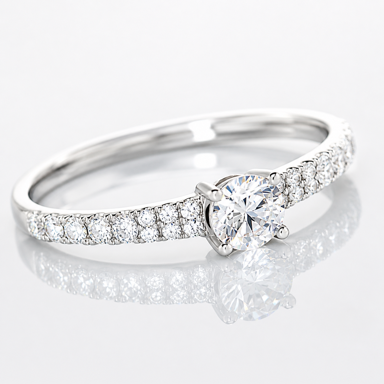 Anillo de compromiso con diamantes naturales 