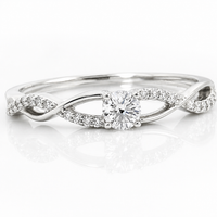 Anillo de compromiso en oro blanco entrelazado trenzado
