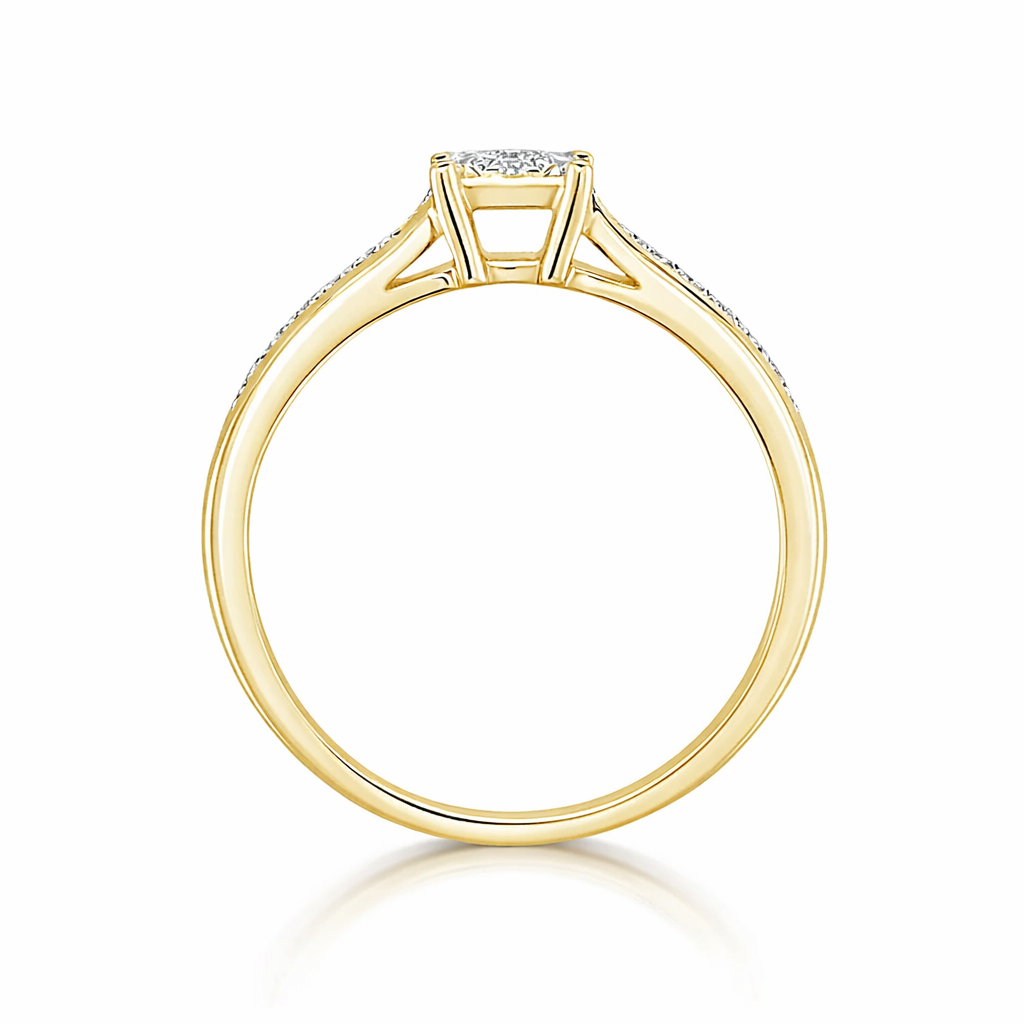 Anillo de oro amarillo con diamantes blancos 