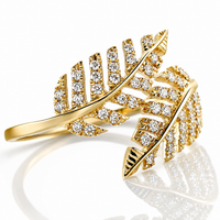 Anillo de oro amarillo 18k con diamantes diseño de hojas