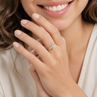Anillo de oro amarillo 18k con diamantes diseño de hojas