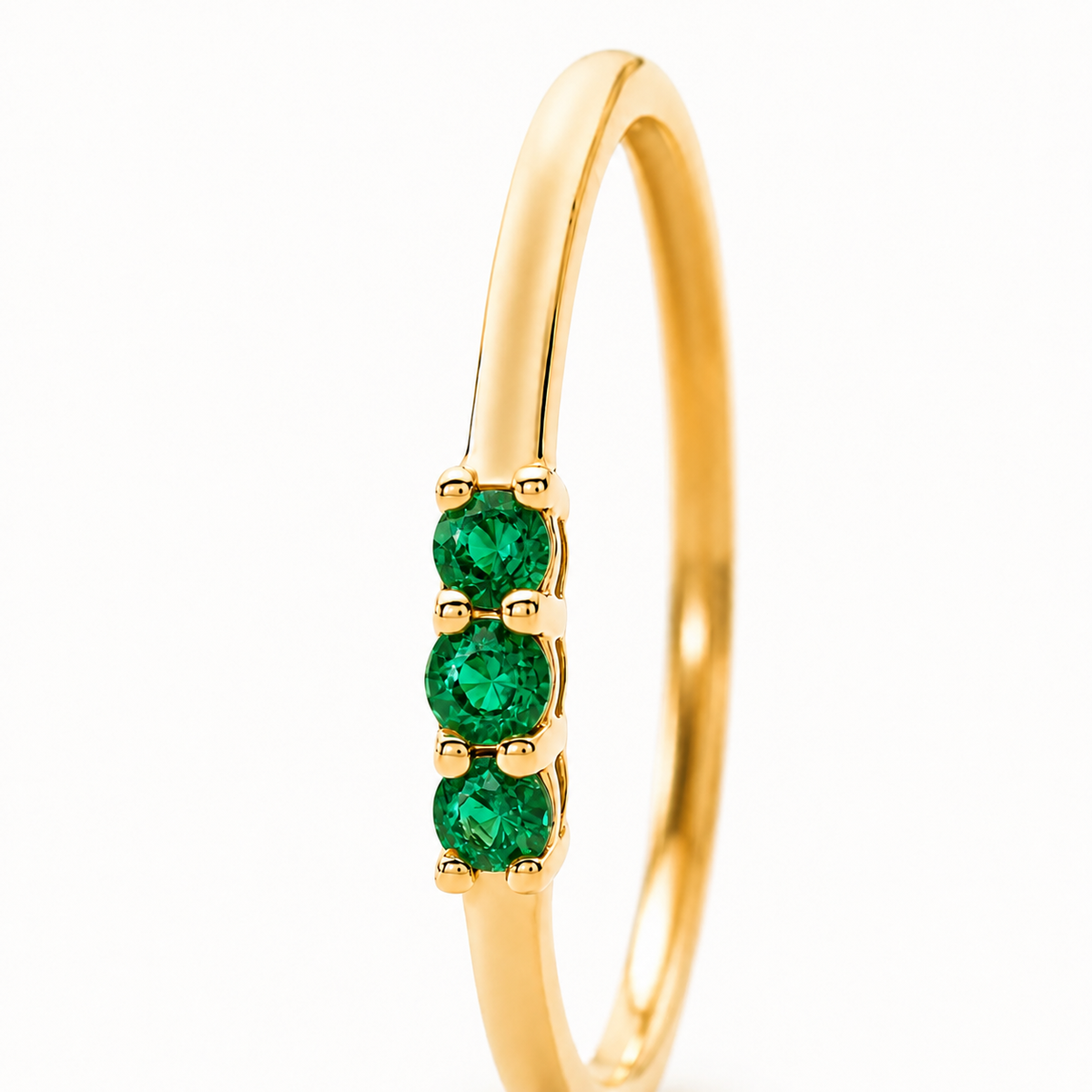Anillo de Oro Amarillo 18K con Tres Esmeraldas -   Armenia