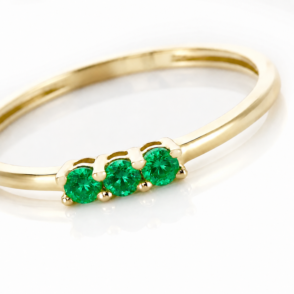 Anillo de Oro Amarillo 18K con Tres Esmeraldas -   Armenia