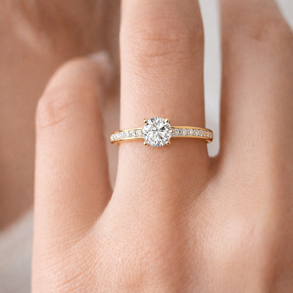 Anillo de compromiso en oro amarillo con diamantes - Lima