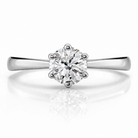 Anillo solitario en oro blanco con diamante natural