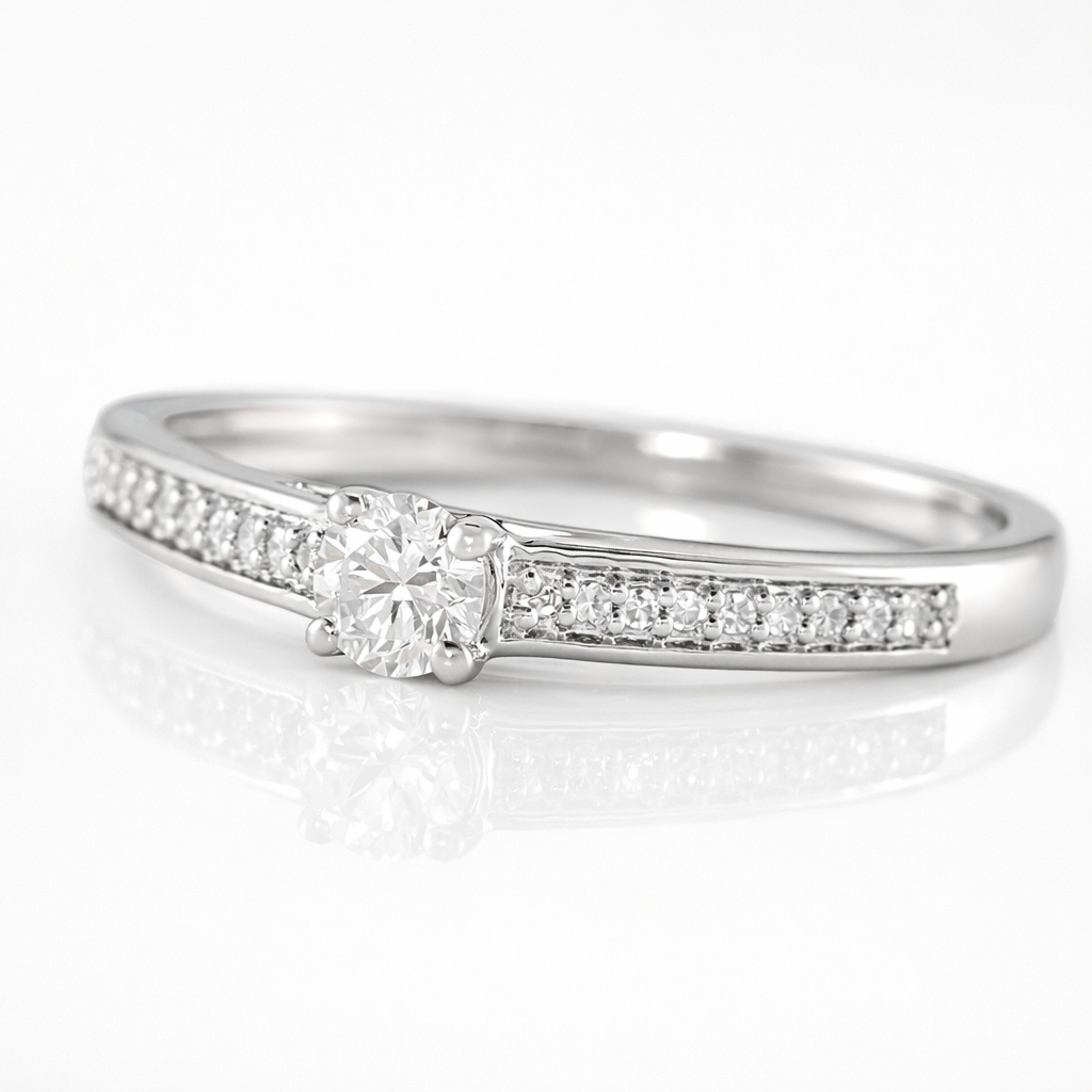 Anillo de compromiso en oro blanco de 18 quilates con diamantes 