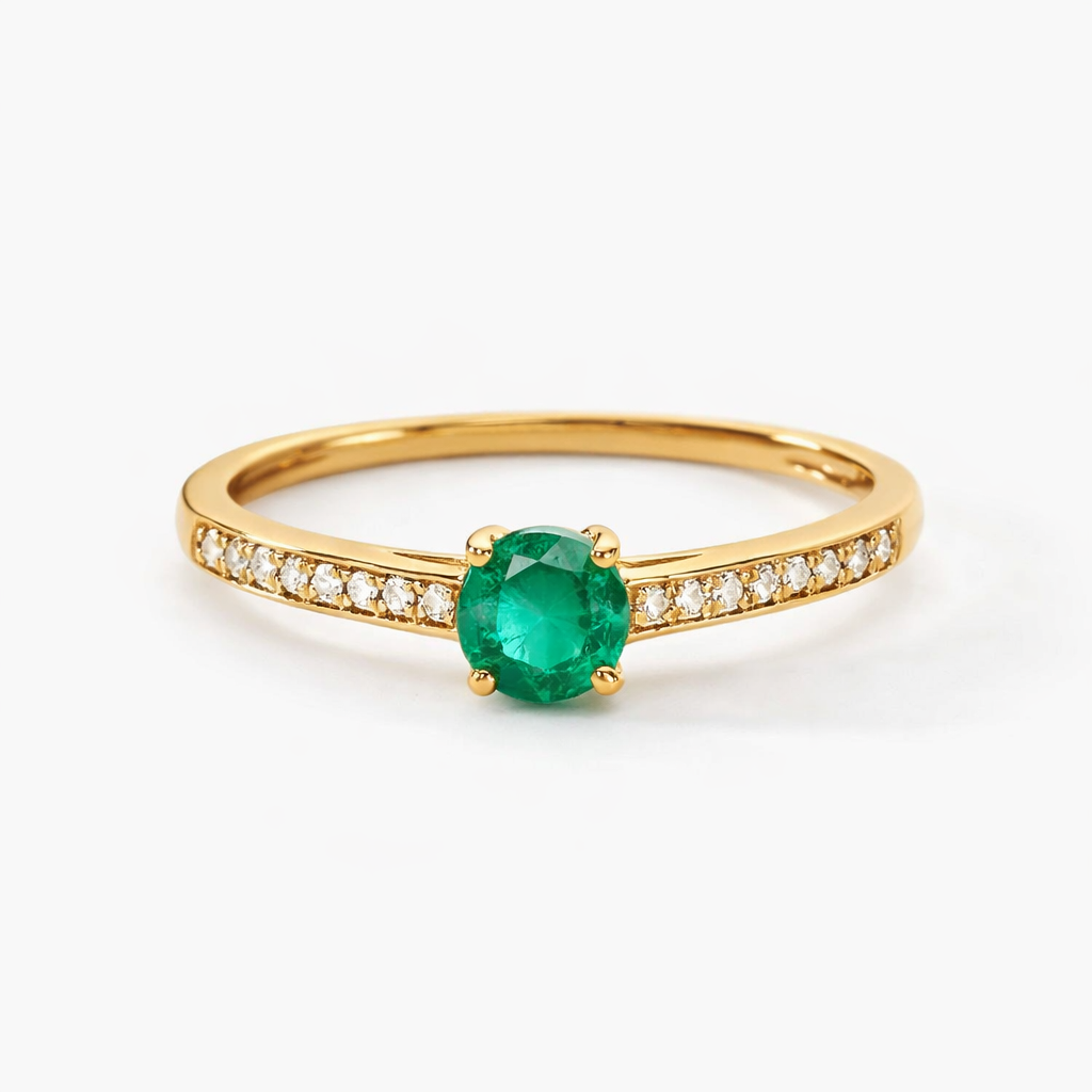 Anillo de oro amarillo con esmeralda y diamante natural.