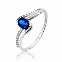 Anillo de zafiro azul en oro blanco con diamantes