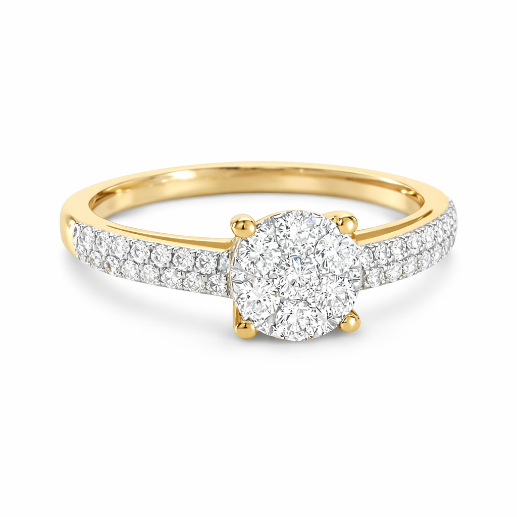 Anillo elaborado en oro amarillo de 18 quilates con diamantes naturales. 
