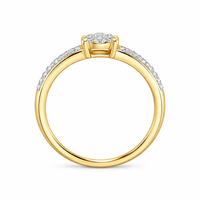 Anillo elaborado en oro amarillo de 18 quilates con diamantes naturales. 
