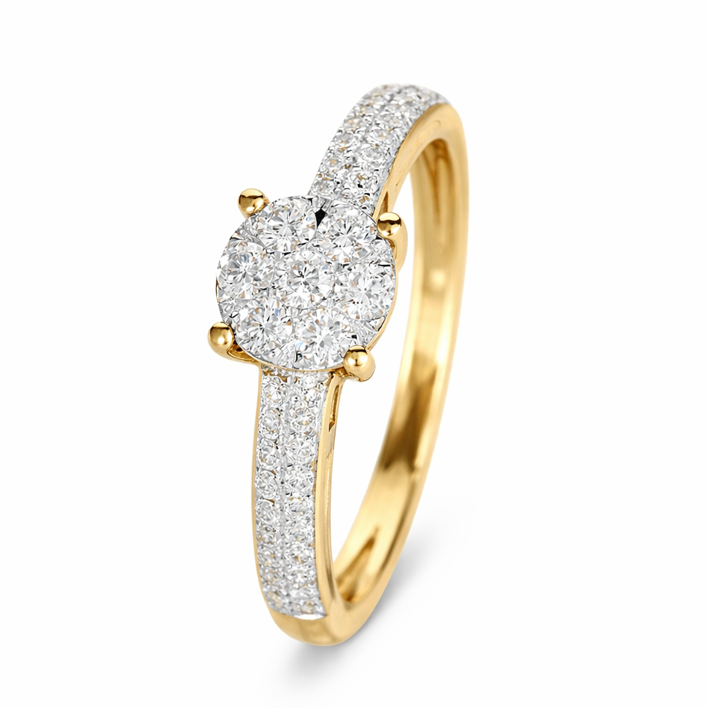 Anillo elaborado en oro amarillo de 18 quilates con diamantes naturales. 