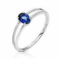 Anillo de zafiro en oro blanco con diamantes 