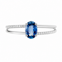 Anillo de zafiro en oro blanco con diamantes 
