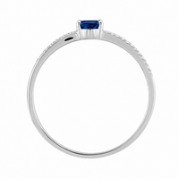  Anillo de zafiro en oro blanco con diamantes 