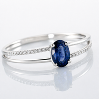 Anillo de zafiro en oro blanco con diamantes 