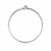 Anillo delicado de oro blanco con diamante 