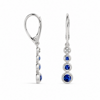 Aretes de oro blanco con zafiros y diamantes naturales. 