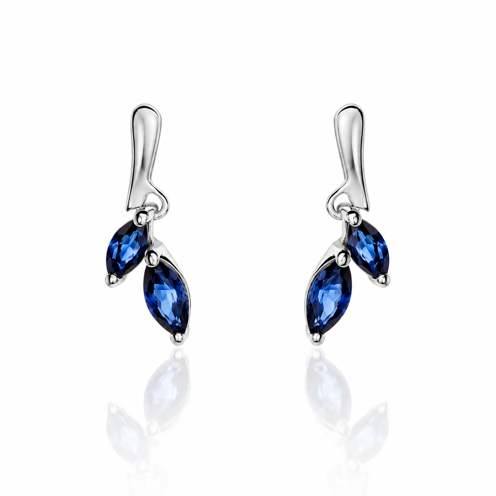 Aretes de oro blanco 18k con zafiros azules naturales en corte marquesa. 