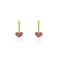 Aretes de oro amarillo con piedra druzy en forma de corazón rosa. Joyas únicas en nuestra joyería colombiana.