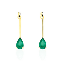 Aretes de oro amarillo Sincelejo con esmeralda natural en corte de pera, largos y delgados.