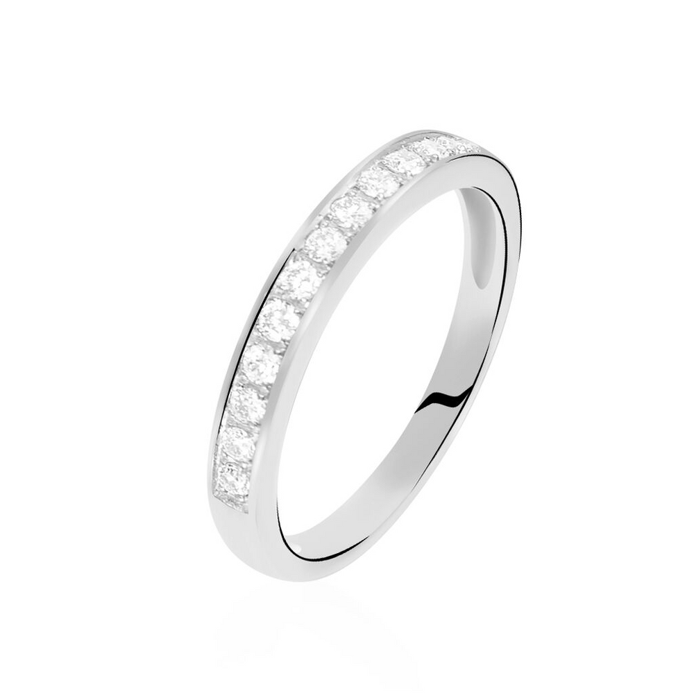 Argolla de matrimonio en oro blanco 18k con diamantes en bezel: lujo eterno para tu amor duradero. ¡Descúbrela ahora!