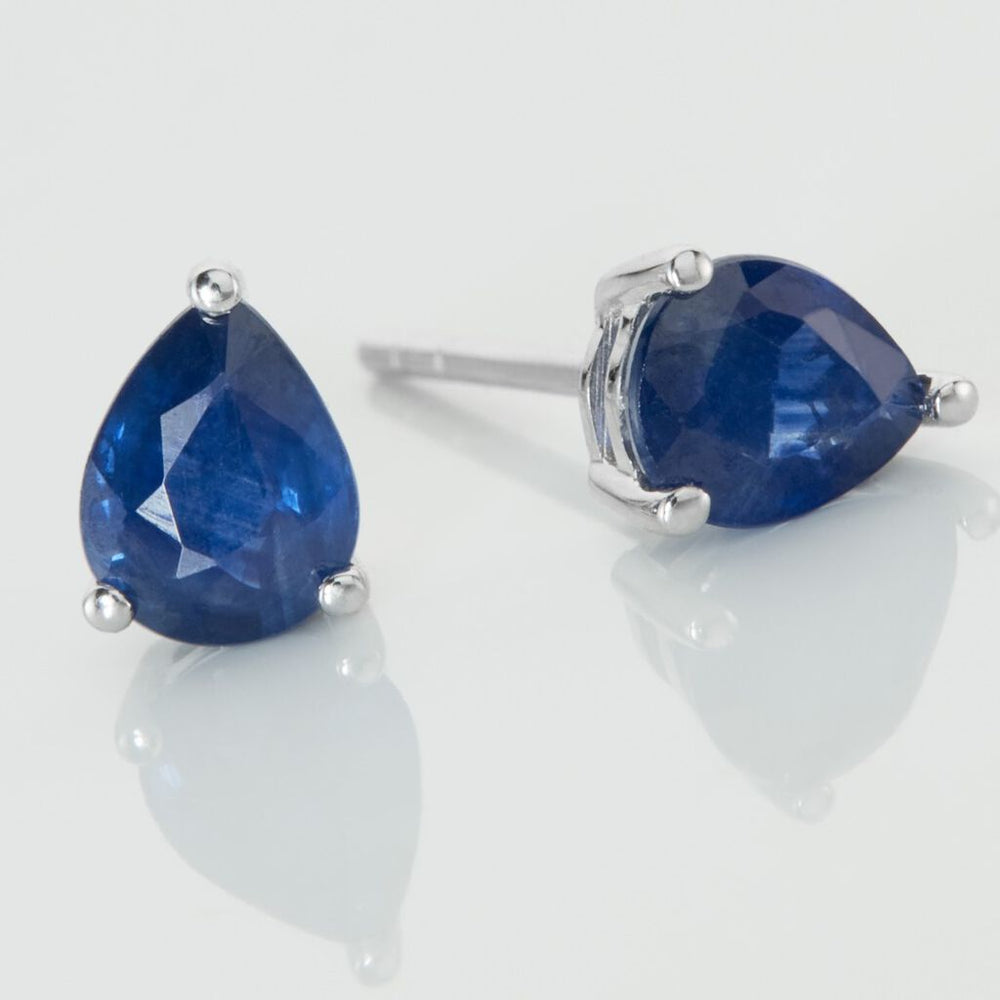 Aretes de Oro Blanco con Zafiros Azules Naturales en Forma de Pera

