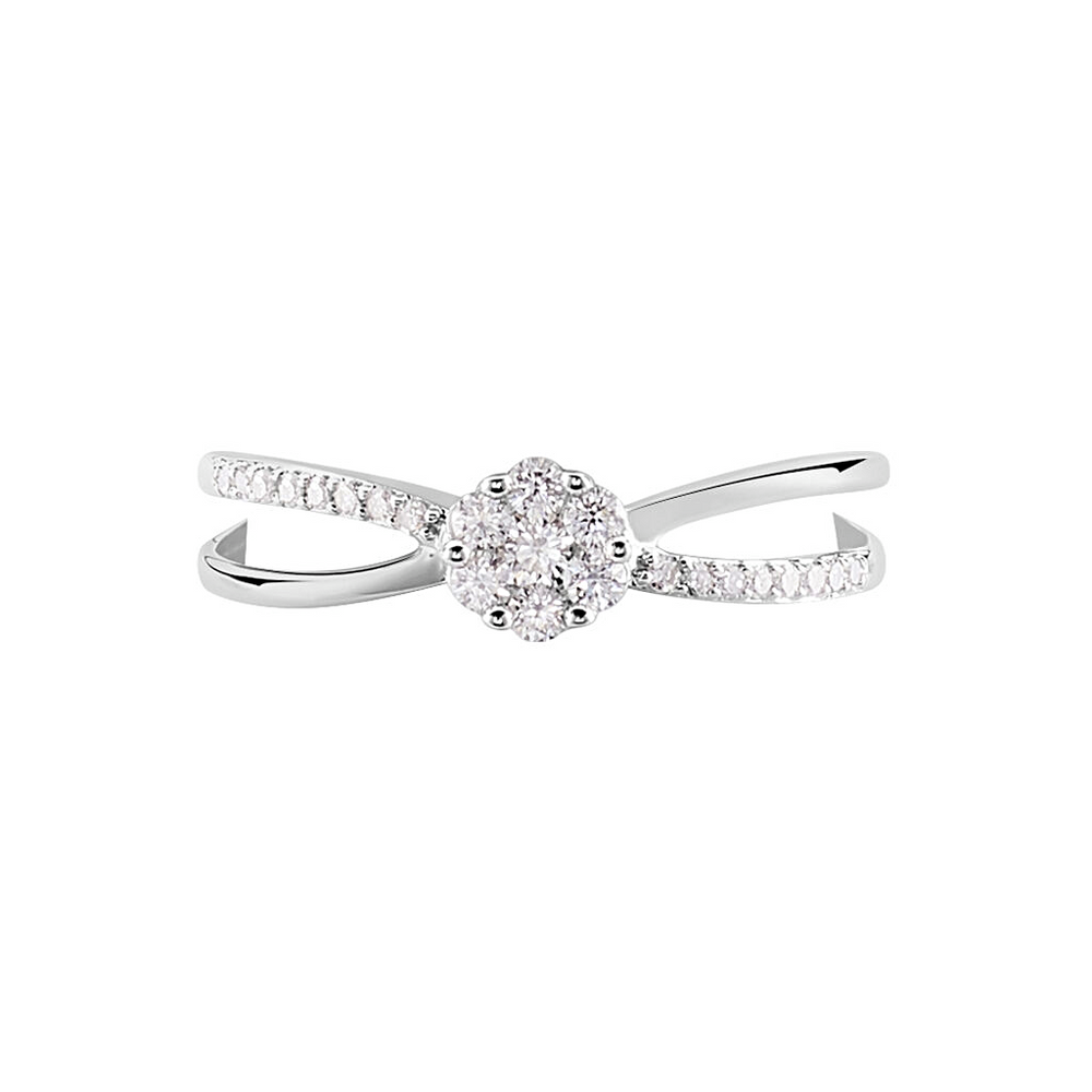 Anillo de compromiso oro blanco con diamantes naturales, diseño floral brillante.

