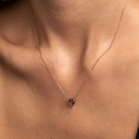 Collar en oro amarillo 18k con amatista natural en forma de corazón morado