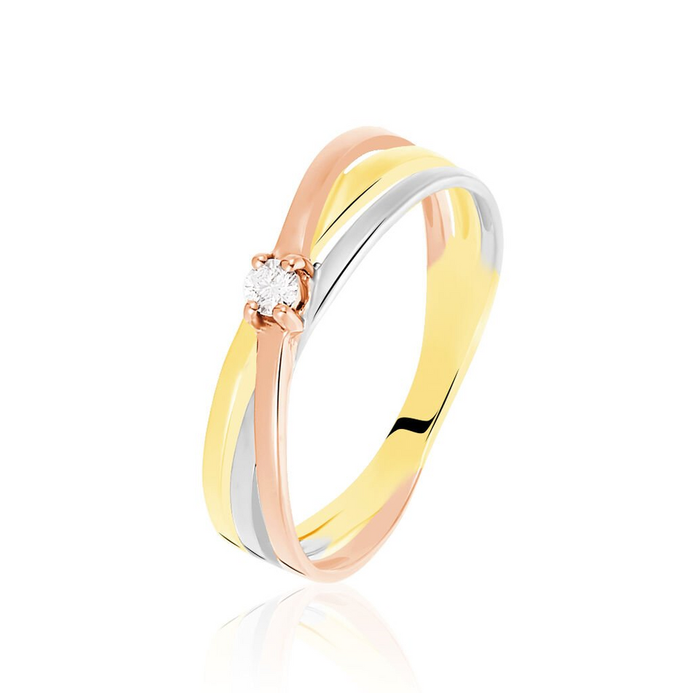 Este diseño presenta aros entrelazados en los tres oros de 18k, con un hermoso diamante natural.