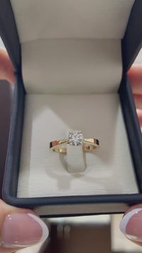 Anillo de diamante en oro amarillo 